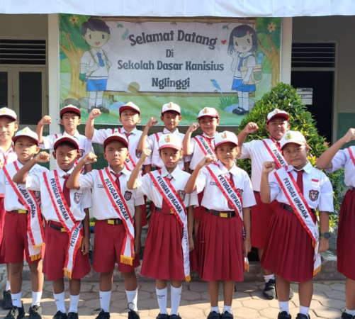 petugas upacara17 agustus